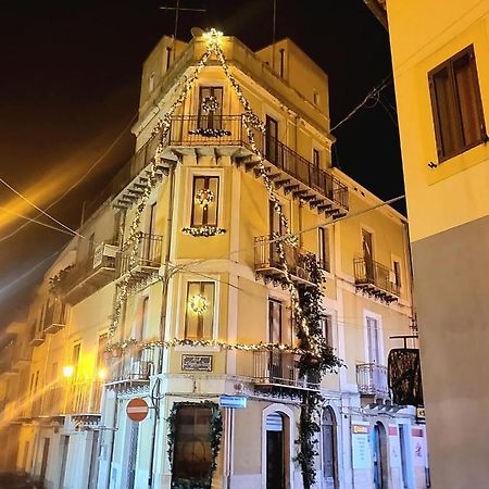 B&B L'Angolo Sulla Piazza Mirabella Imbaccari Exterior photo