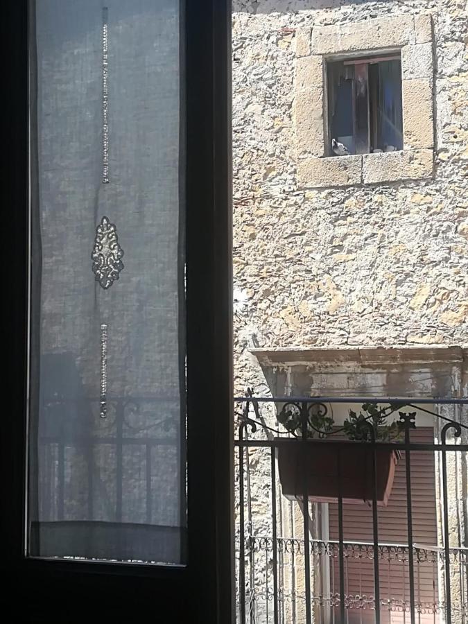 B&B L'Angolo Sulla Piazza Mirabella Imbaccari Exterior photo